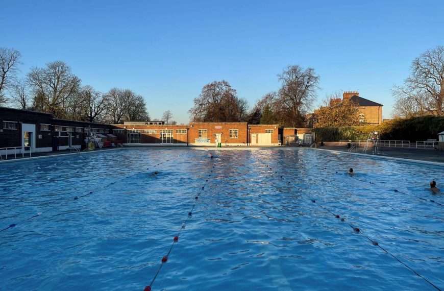 Brockwell Lido users hit out at dirty floors and broken showers