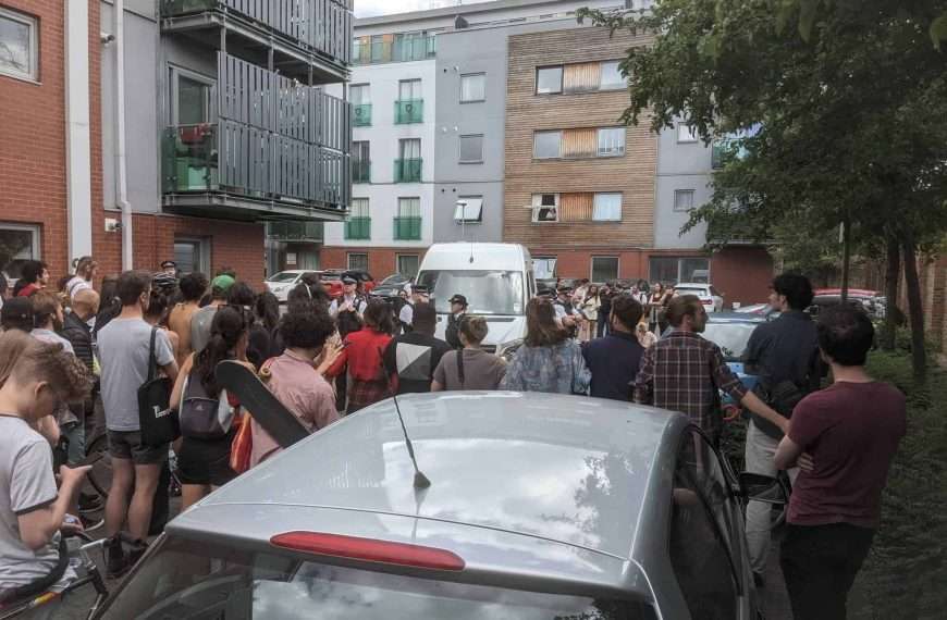 Exclusive: Police accused of ‘excessive force’ against protestors in Peckham immigration van blockade won’t face sanctions