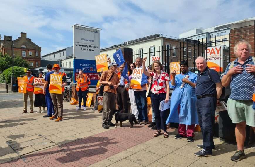 Doctors fleeing down under say consultants striking over pay outside Lewisham Hospital