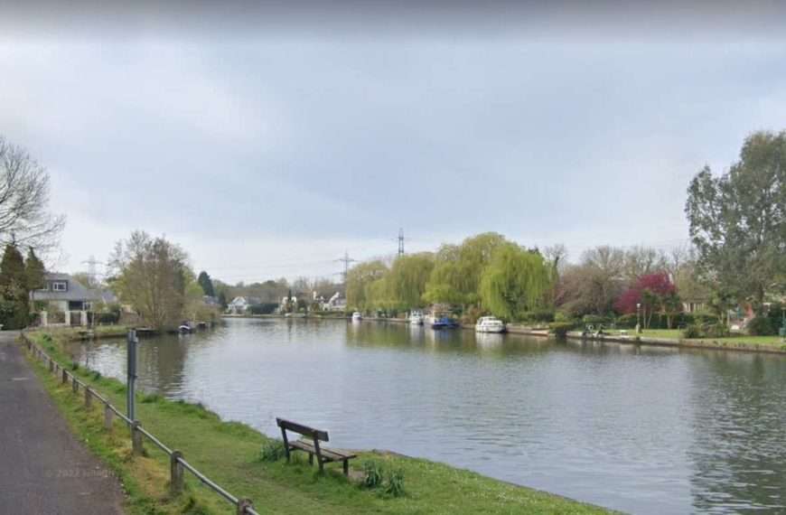 Locals fear plans to stop the Thames from flooding could see popular swimming spot drenched with sewage