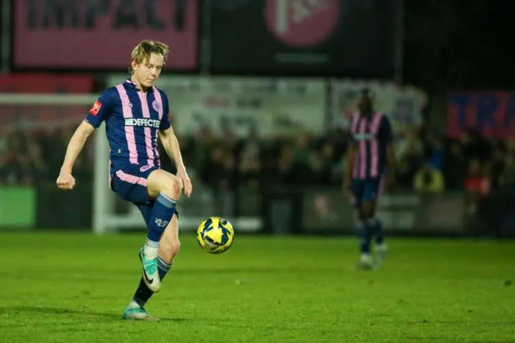 Dulwich Hamlet send sold-out Champion Hill into frenzy with late winner