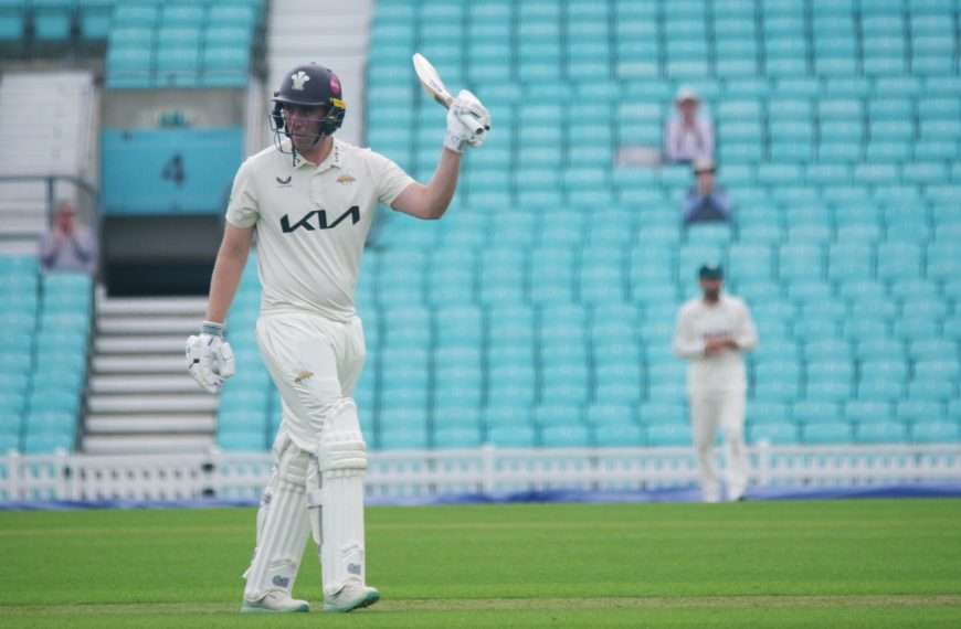 Surrey see of Worcestershire ahead of top-of-the-table clash against Essex at Kia Oval