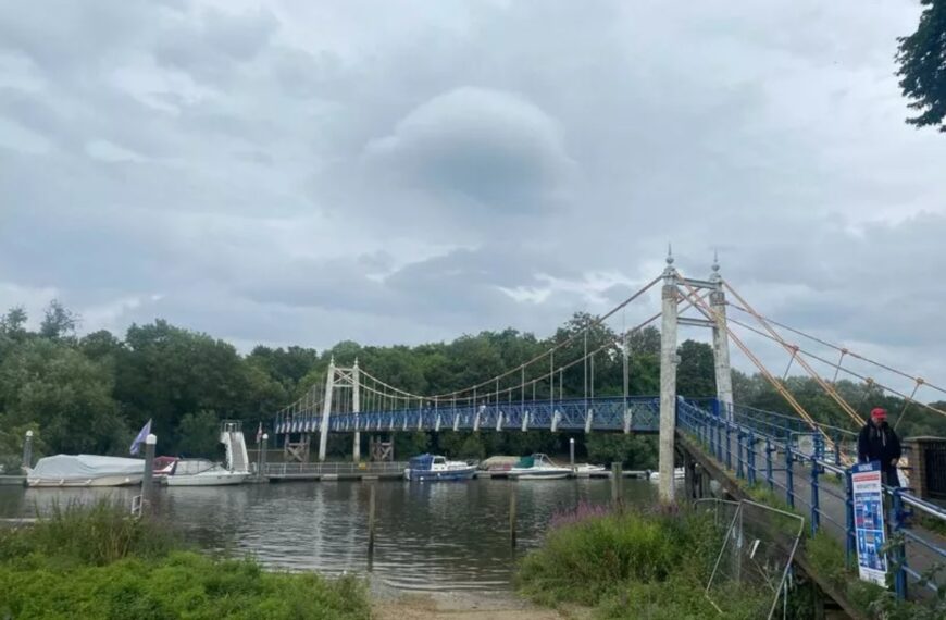 Two pedestrian bridges over the Thames will temporarily close