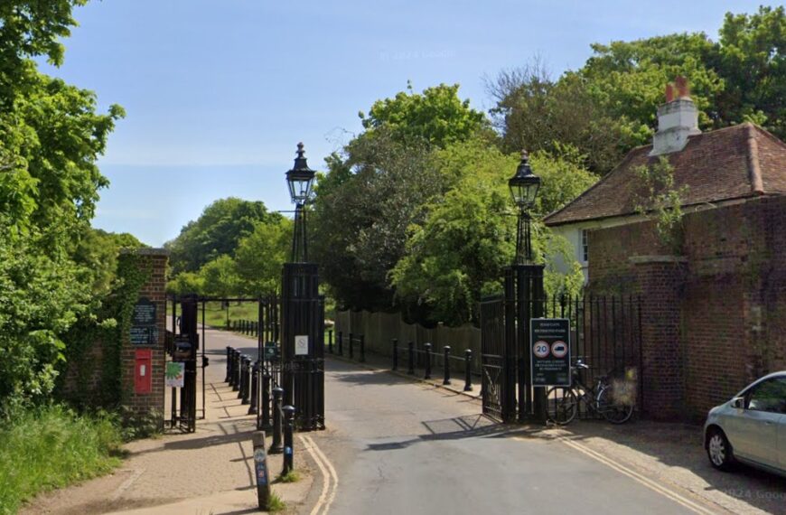 Plans to repair gates of Richmond Park damaged by car crash refused