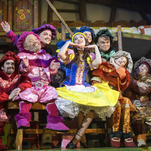 Review: Snow White – Churchill Theatre