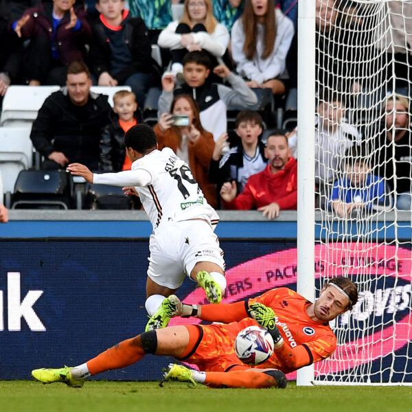 ‘Great session back on the grass’ – Millwall goalkeeper Lukas Jensen returns to training after Achilles injury