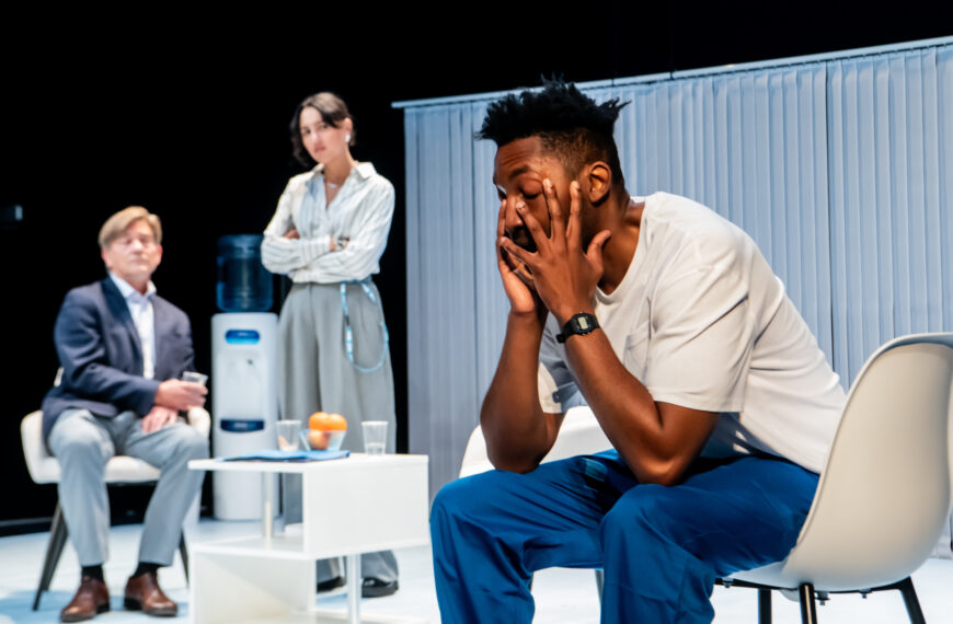 Review: Blue/Orange at Greenwich Theatre