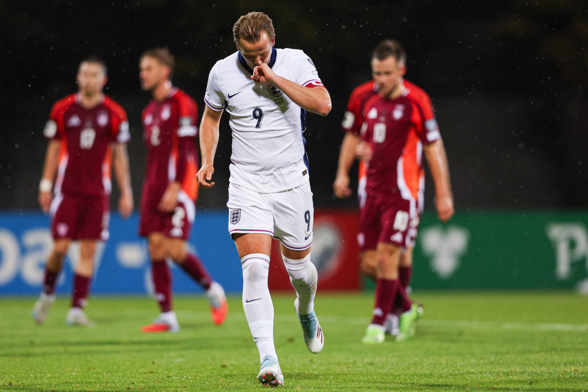 Thomas lights Tuch paper: England boss takes fans' chants in stride ...