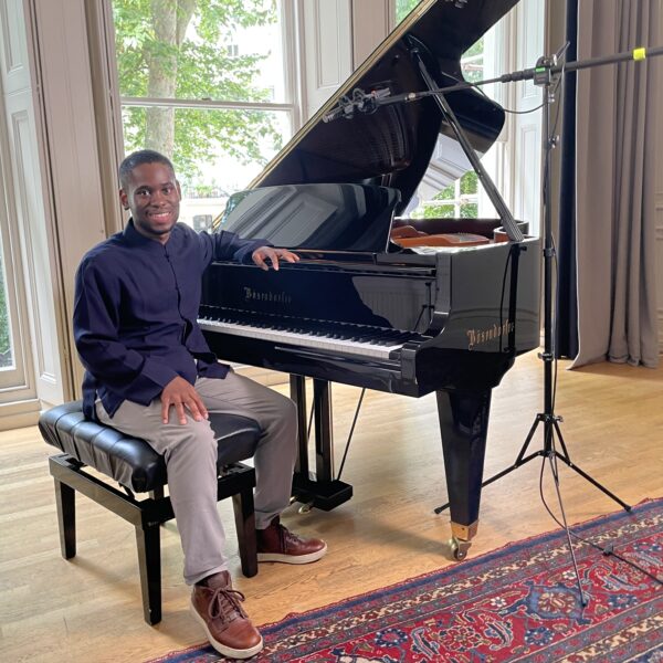 TV Piano Star Plays at Waterloo Concert