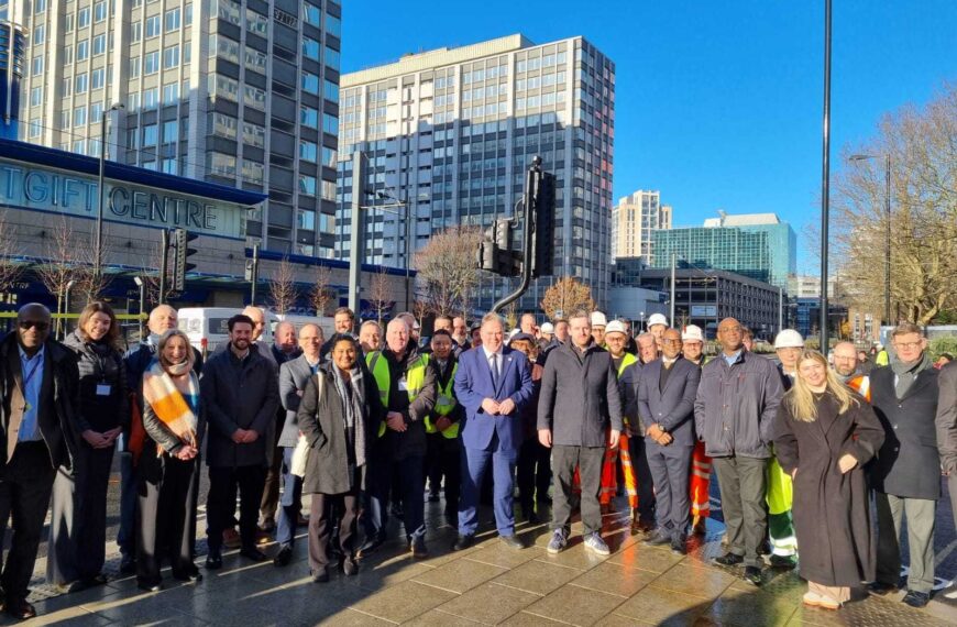 Mayor opens Wellesley Road crossing