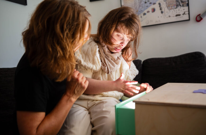 Wandsworth families go to the theatre in their living room with Oily Cart’s new sensory show