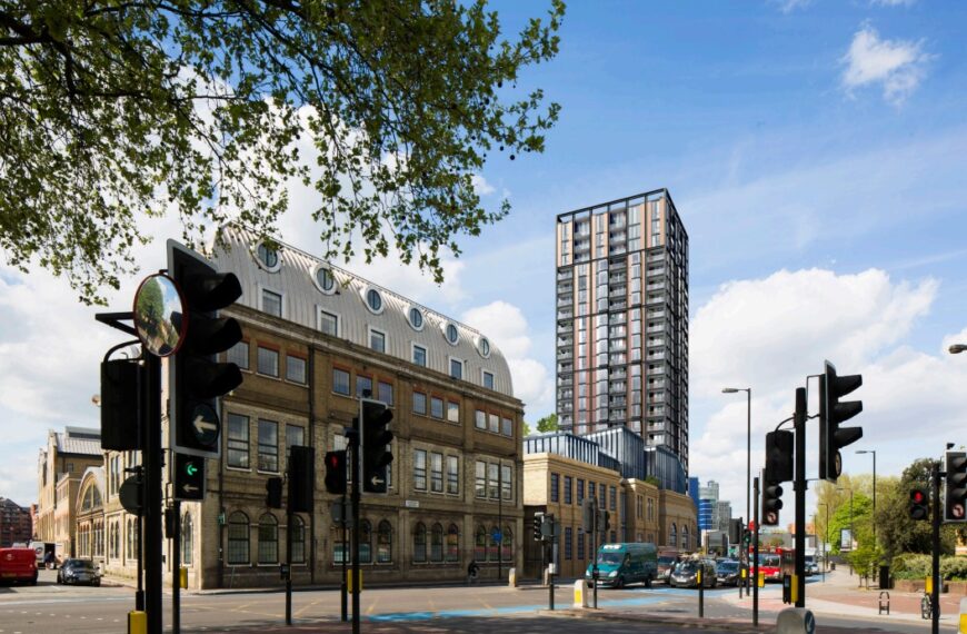 Luxury 25-storey apartment block by Thames nears completion