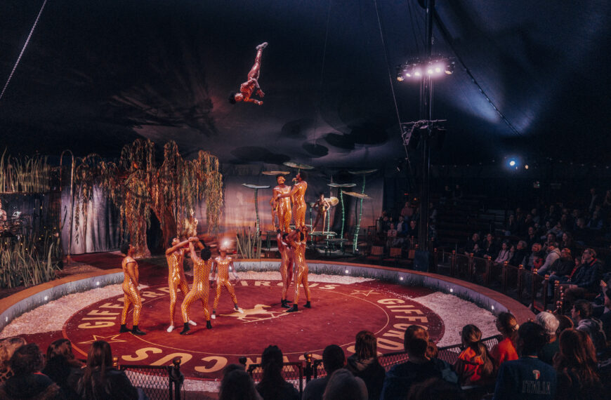 Giffords Circus Presents Waterfield 