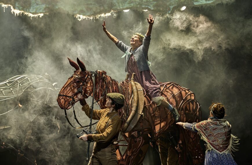 Review: War Horse at The Olivier Theatre