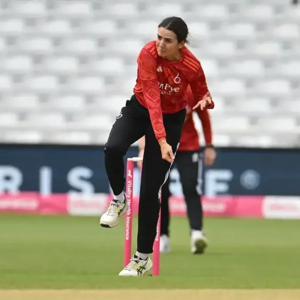 Knott Landings: Blaze bowler skittles Surrey to send side into Vitality Blast decider