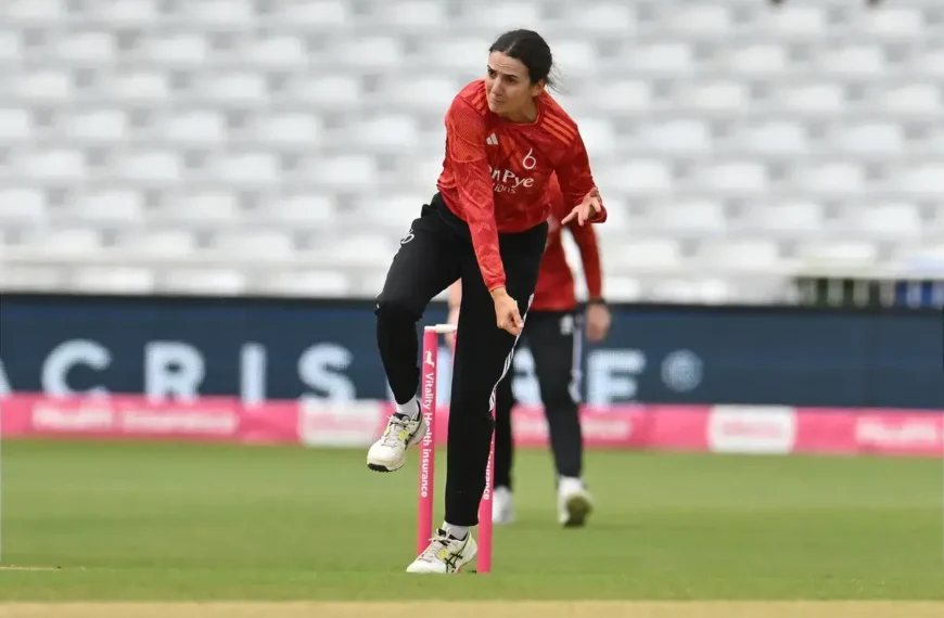 Knott Landings: Blaze bowler skittles Surrey to send side into Vitality Blast decider