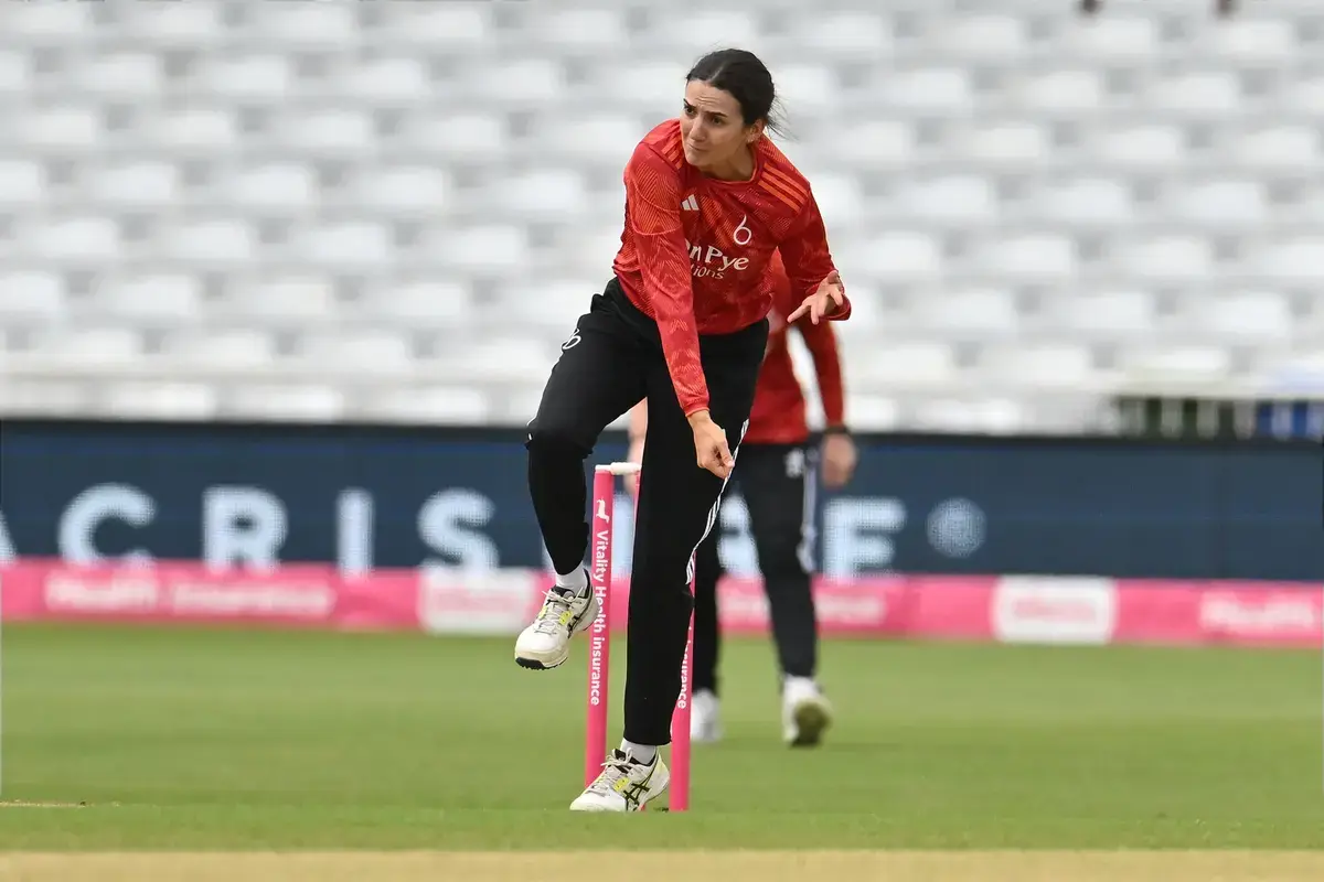 Knott Landings: Blaze bowler skittles Surrey to send side into Vitality Blast decider