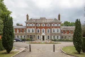 Who runs Richmond upon Thames?