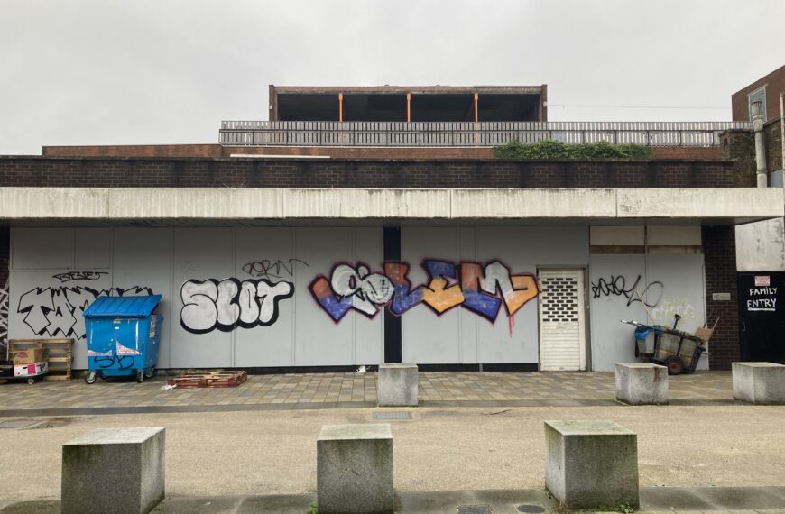 How should gambling be regulated in Lewisham?