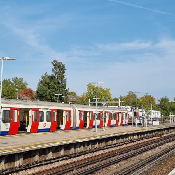 ‘Commuters won’t move to Southfields because of the District Line’ say campaigners
